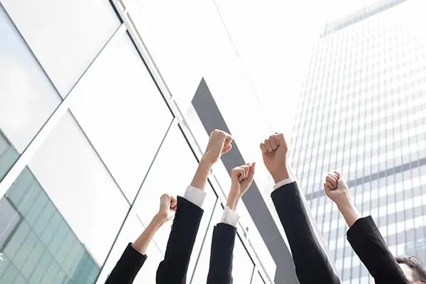 电脑什么调节亮度比较好